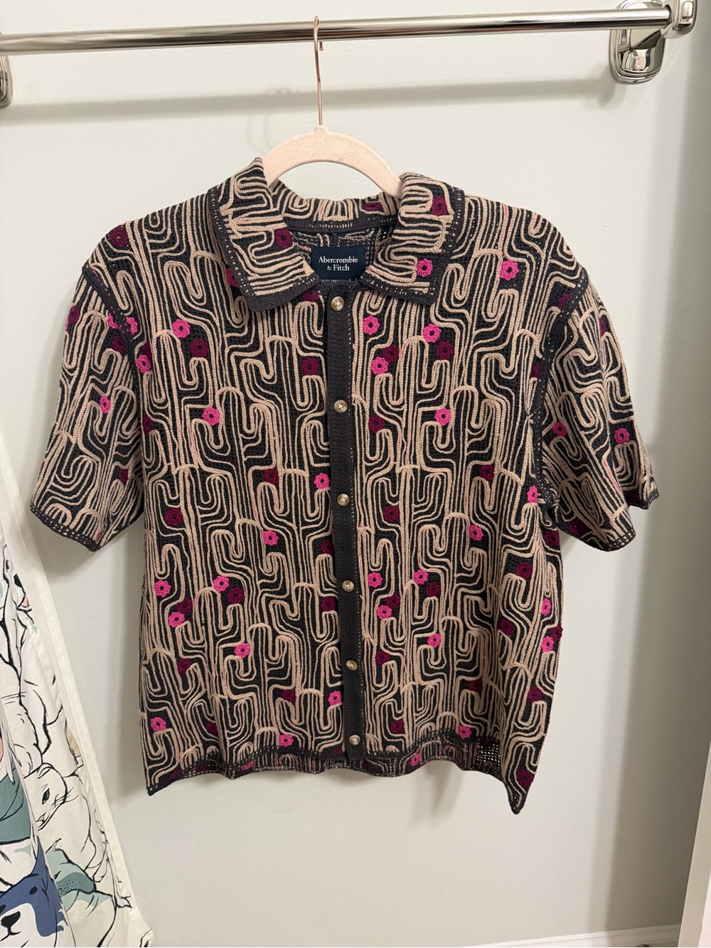 Abercrombie & Fitch Black and Beige Patterned Short-Sleeve Knit Button Down